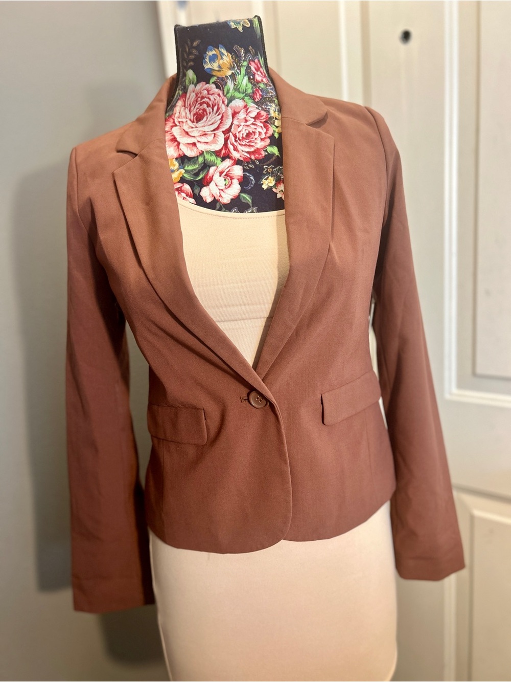 Frenchi Cropped Blazer in Rust Brown